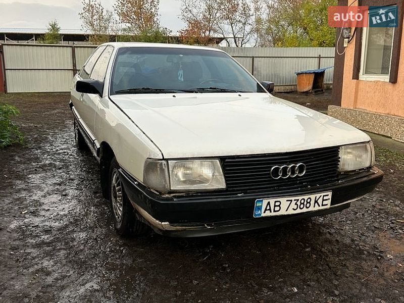 Седан Audi 100 1988 в Хмільнику