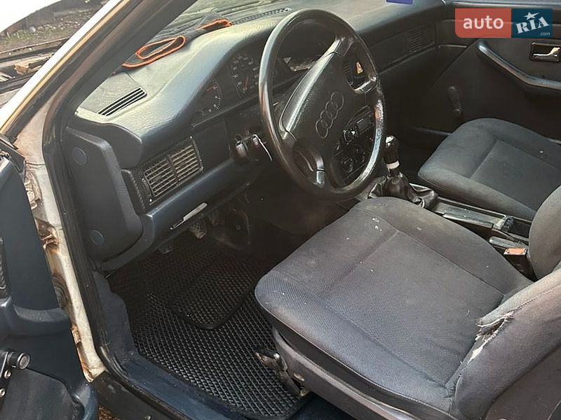 Седан Audi 100 1988 в Хмільнику