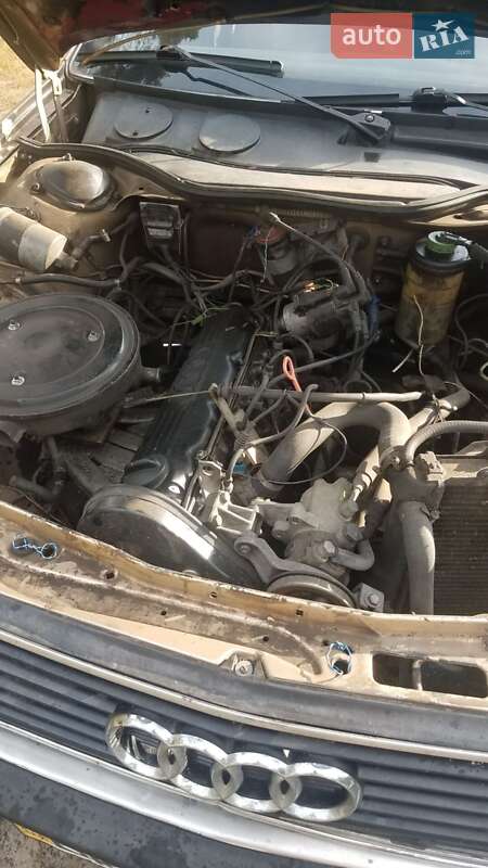 Седан Audi 200 1984 в Маневичах