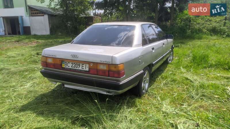 Седан Audi 200 1989 в Львове