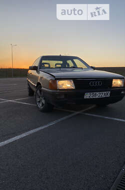 Седан Audi 200 1984 в Ровно