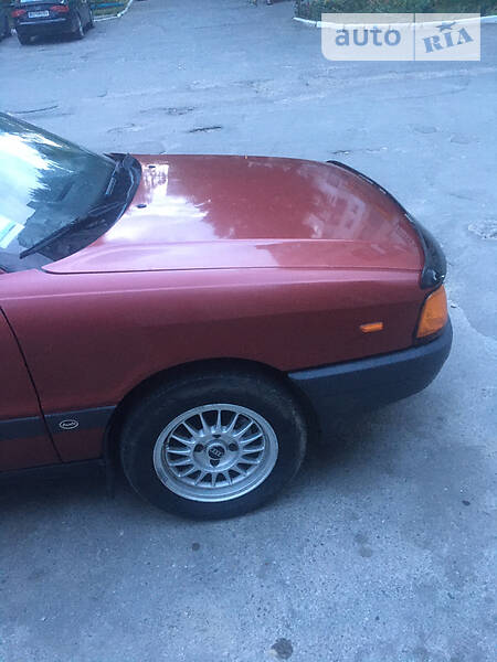 Седан Audi 80 1987 в Волочиске