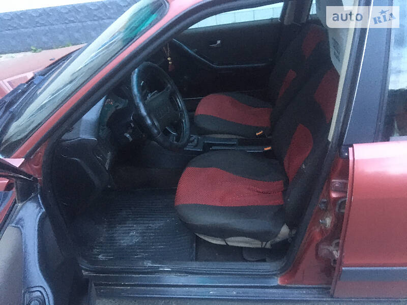 Седан Audi 80 1987 в Волочиске