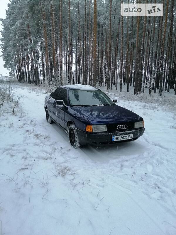 Седан Audi 80 1988 в Вараші