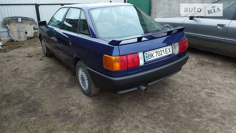 Седан Audi 80 1988 в Вараші