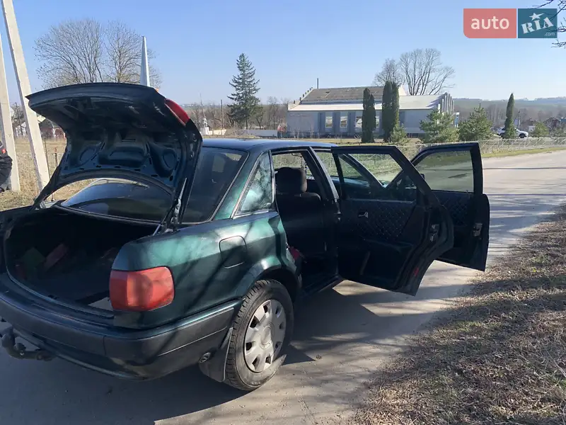 Седан Audi 80 1993 в 