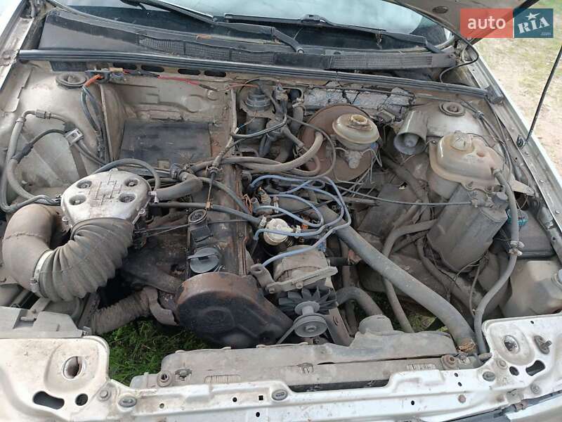 Седан Audi 80 1988 в Дубровице