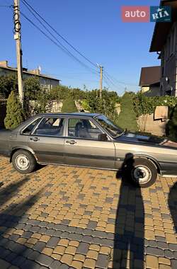 Седан Audi 80 1986 в Черновцах