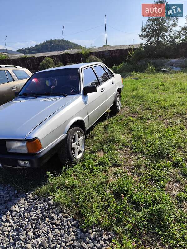 Седан Audi 80 1986 в Ужгороде