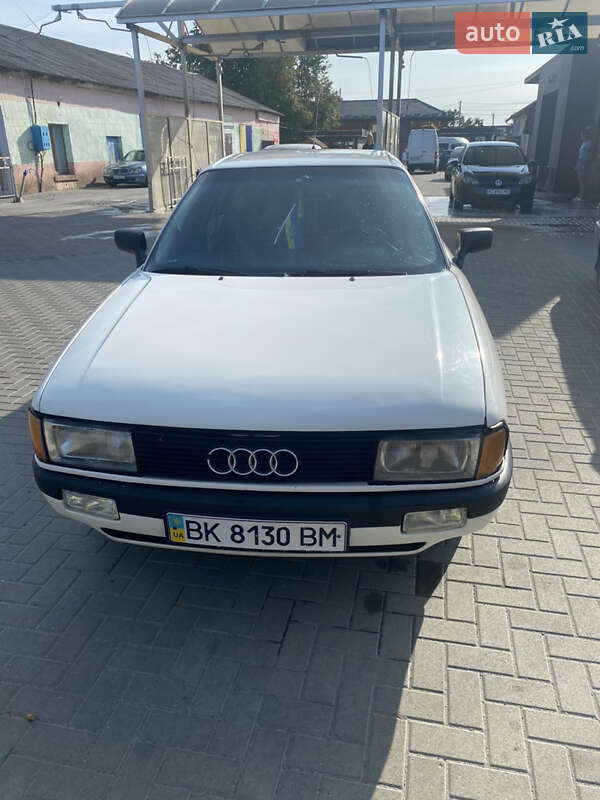 Седан Audi 80 1988 в Любешове