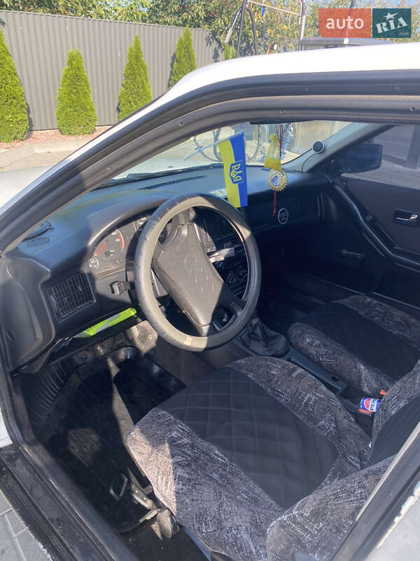 Седан Audi 80 1988 в Любешове