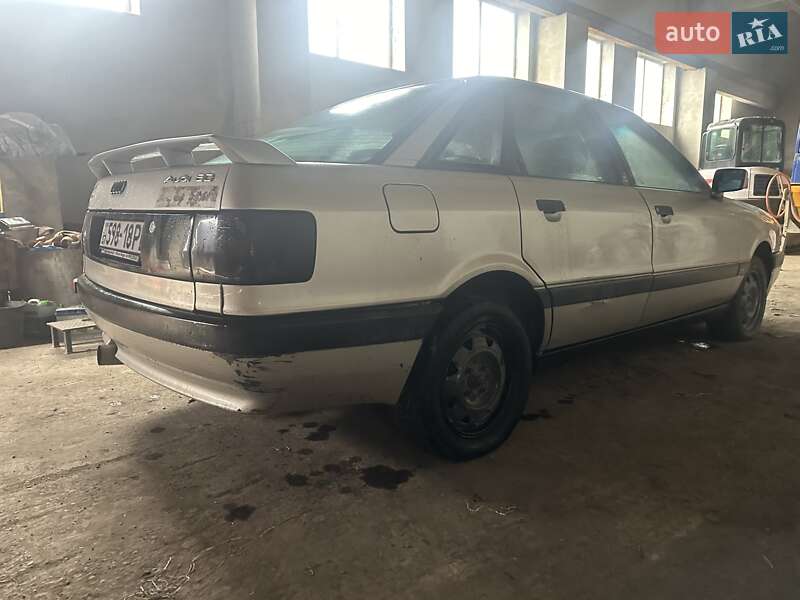 Седан Audi 80 1987 в Хусті
