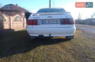 Седан Audi 80 1989 в Млиніві