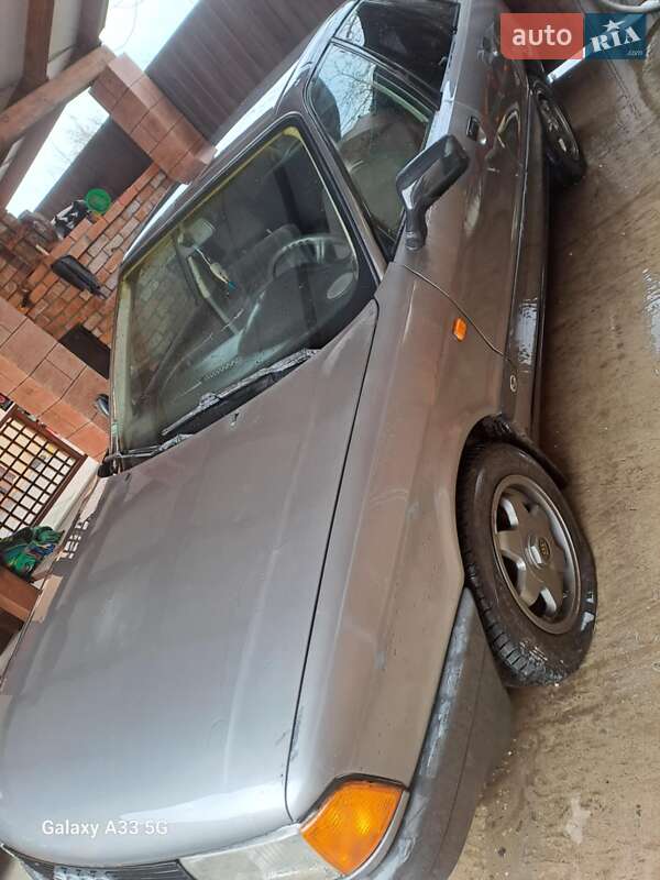 Седан Audi 80 1989 в Виноградові