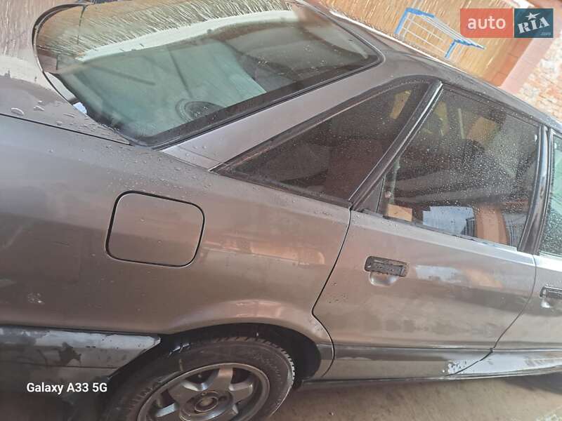 Седан Audi 80 1989 в Виноградові