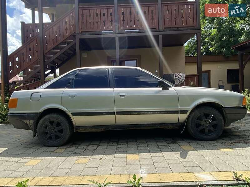Седан Audi 80 1986 в Берегово