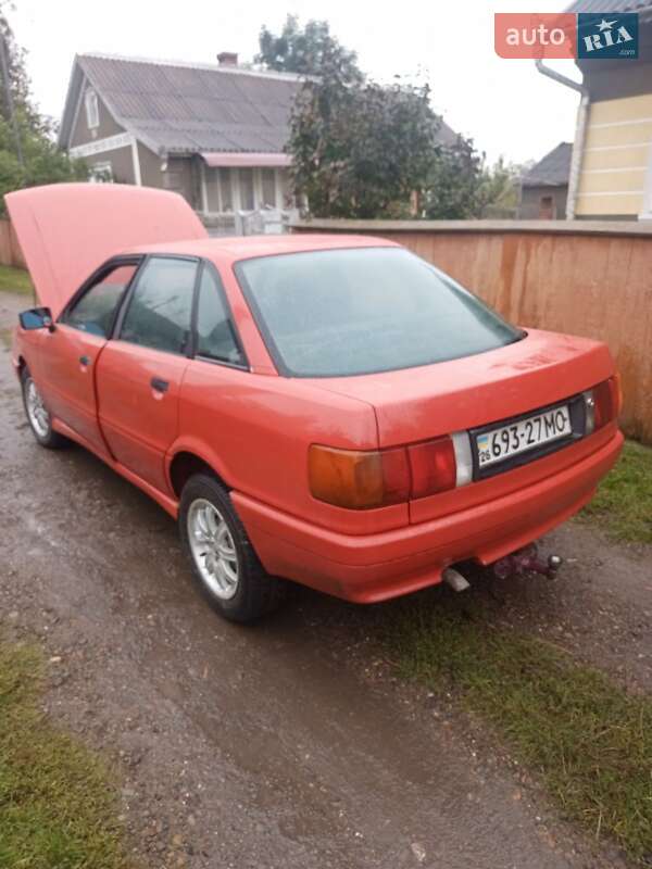 Седан Audi 80 1987 в Черновцах