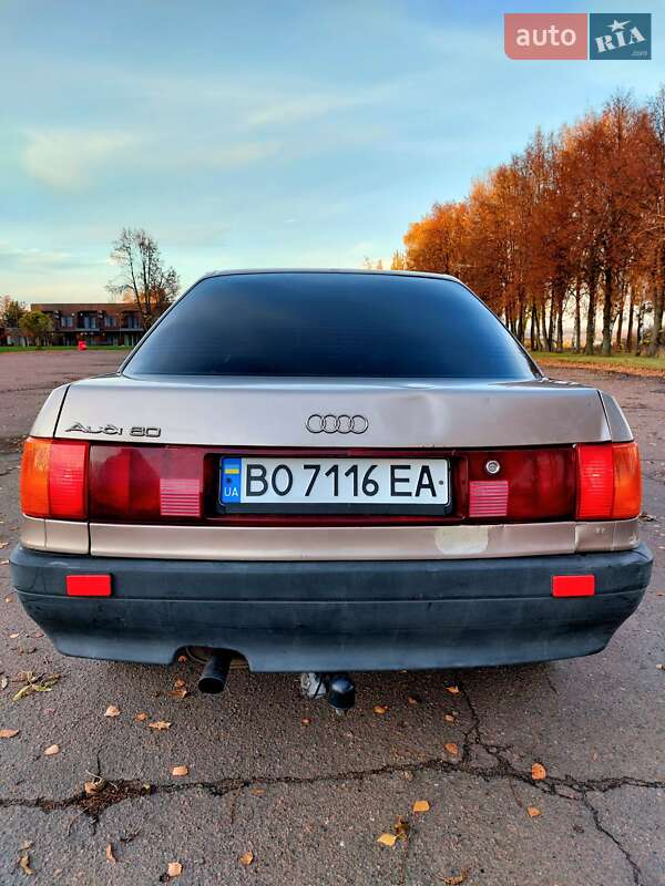 Седан Audi 80 1988 в Тростянце