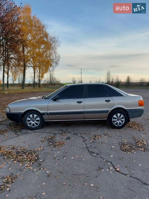 Седан Audi 80 1988 в Тростянце