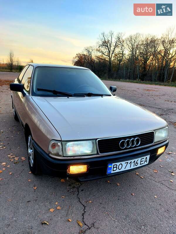 Седан Audi 80 1988 в Тростянце