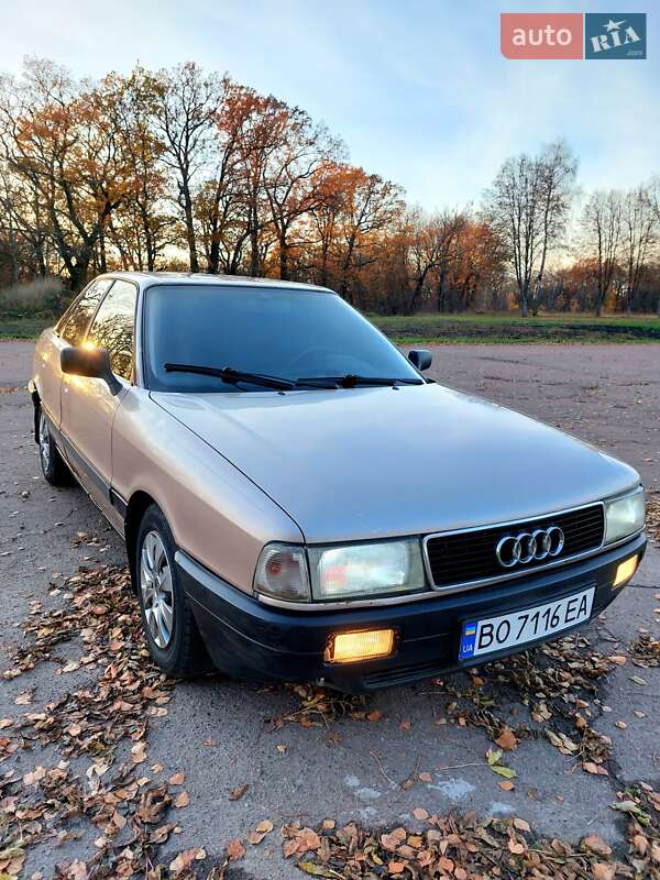 Седан Audi 80 1988 в Тростянце