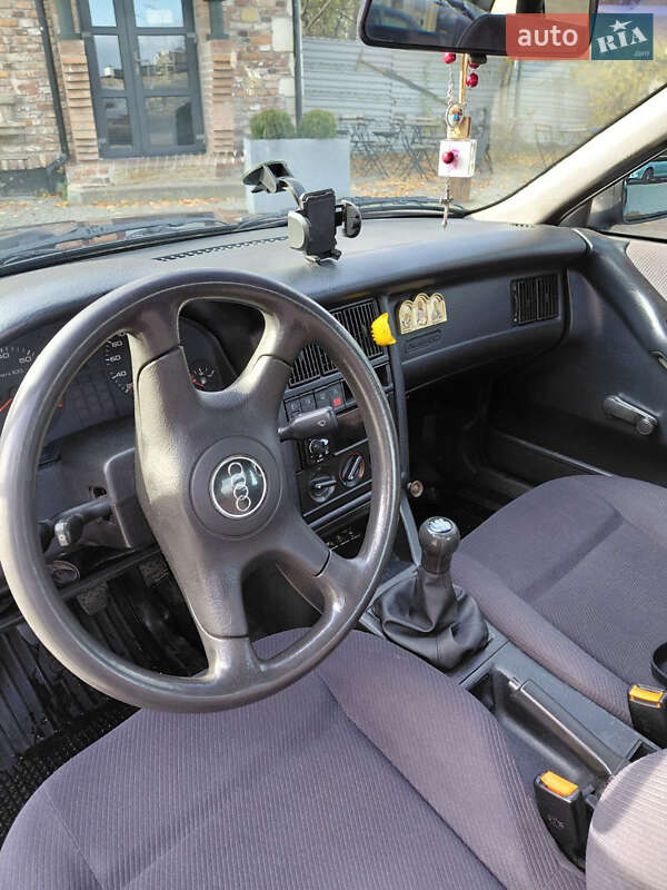Седан Audi 80 1993 в Городку