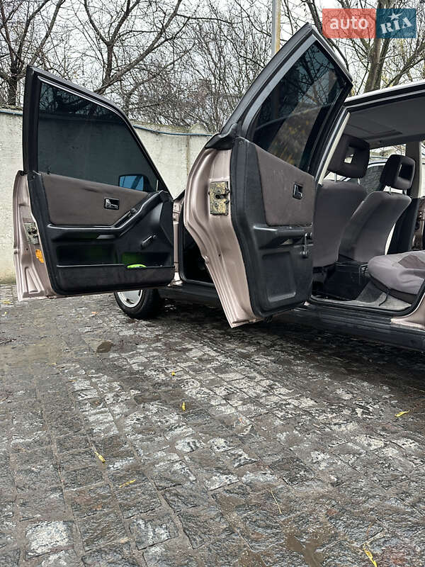 Седан Audi 80 1989 в Хороле