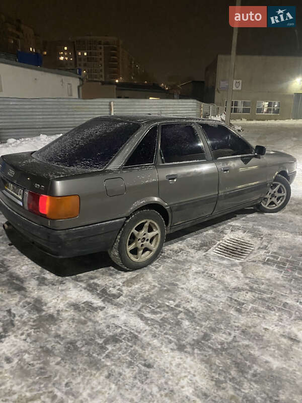 Седан Audi 80 1987 в Черновцах