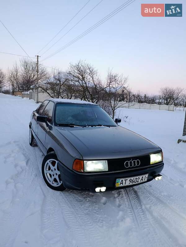 Седан Audi 80 1987 в Черновцах