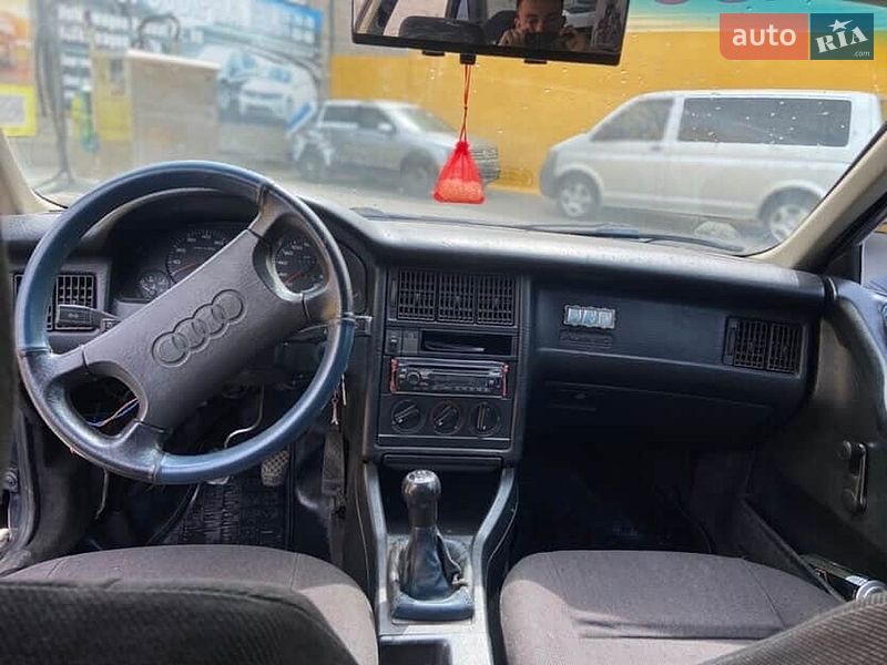 Седан Audi 80 1987 в Новояворовске