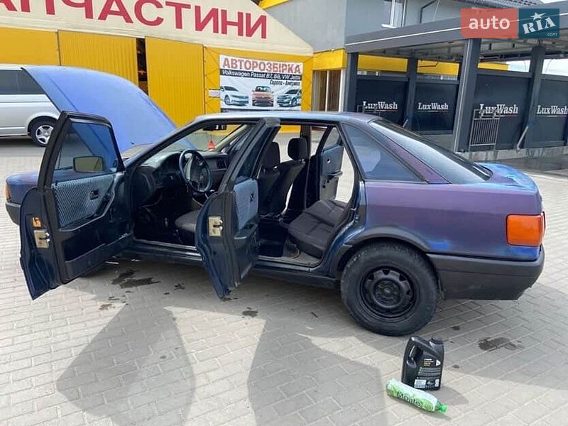 Седан Audi 80 1987 в Новояворовске