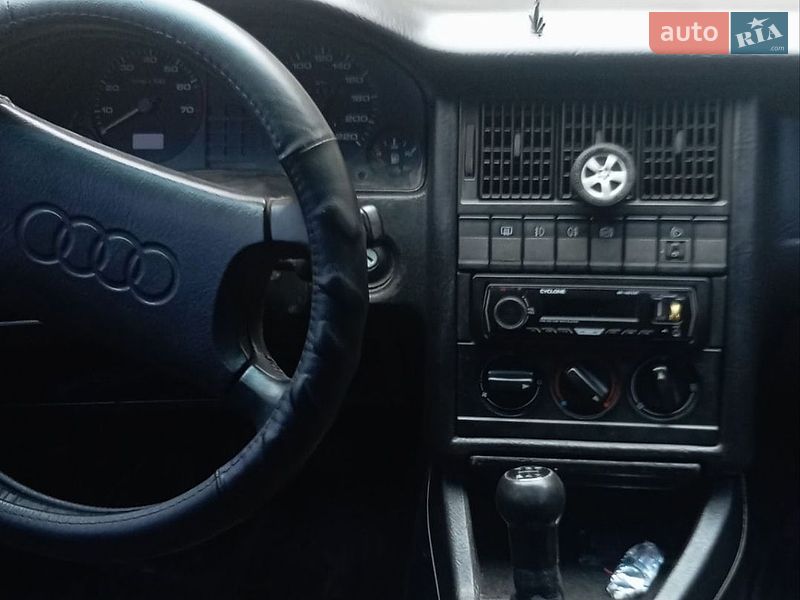 Седан Audi 80 1990 в Черновцах