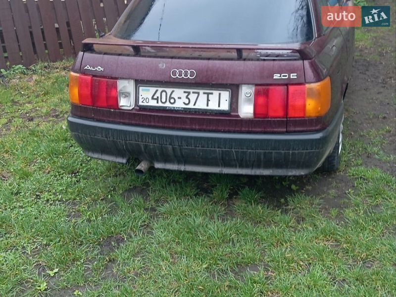 Седан Audi 80 1990 в Черновцах