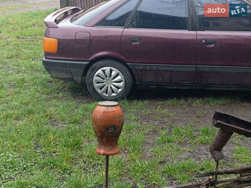 Седан Audi 80 1990 в Черновцах