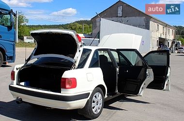 Седан Audi 80 1993 в Кременце
