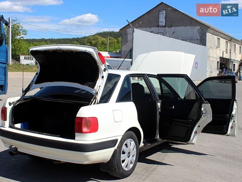 Седан Audi 80 1993 в Кременце