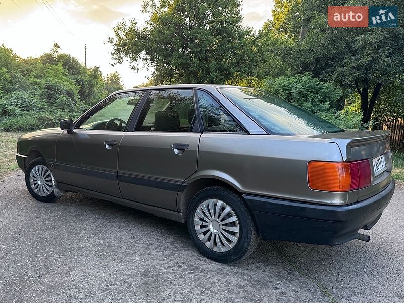 Седан Audi 80 1988 в Глобиному