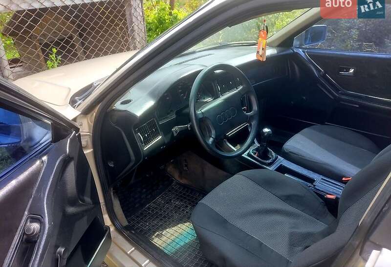 Седан Audi 80 1989 в Сарнах