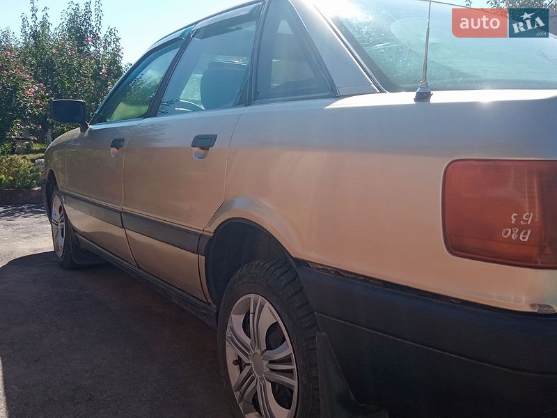 Седан Audi 80 1988 в Липовці