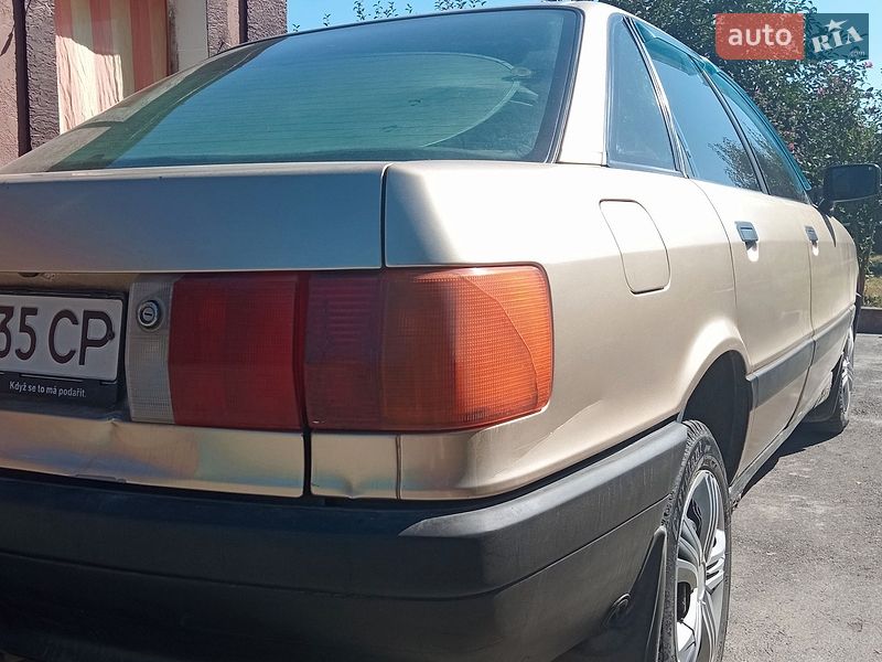 Седан Audi 80 1988 в Липовці