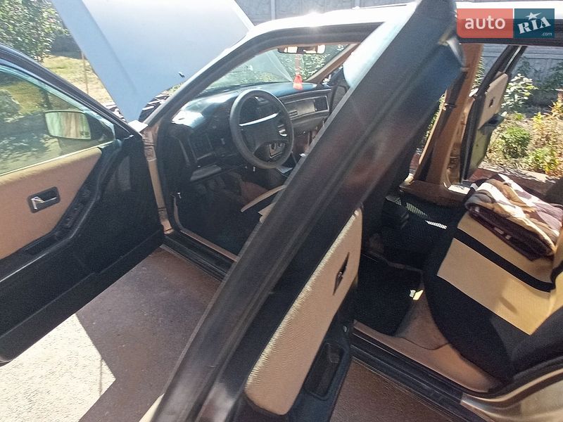 Седан Audi 80 1988 в Липовці