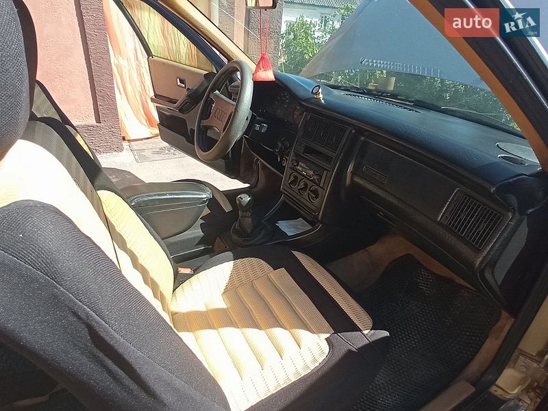 Седан Audi 80 1988 в Липовці