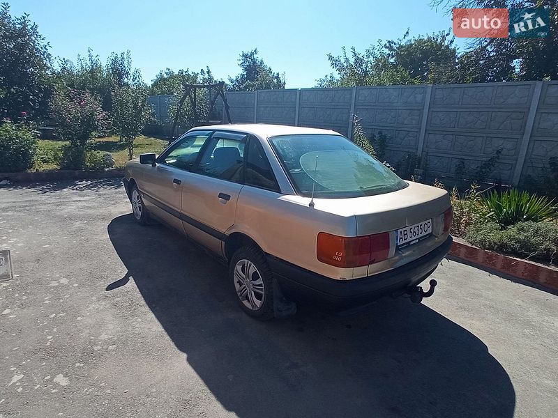 Седан Audi 80 1988 в Липовці