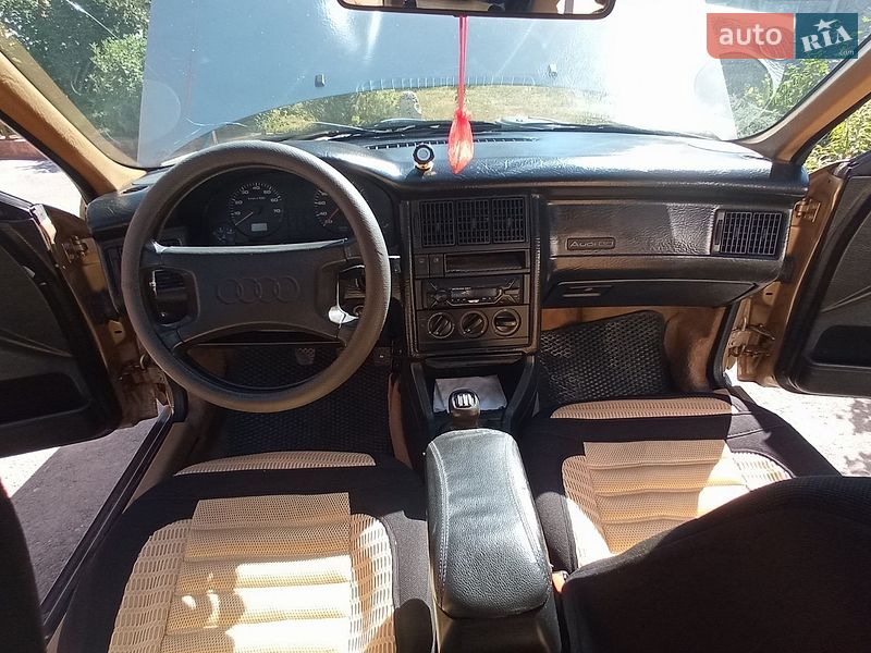 Седан Audi 80 1988 в Липовці
