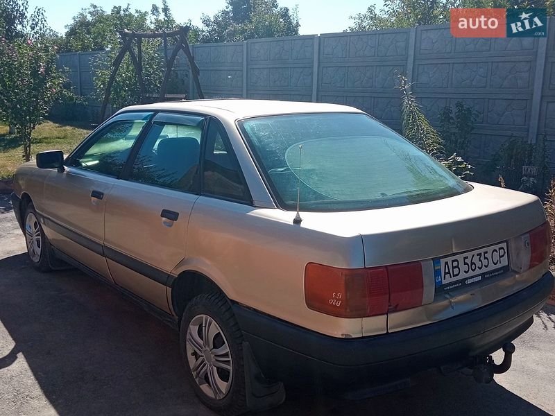 Седан Audi 80 1988 в Липовці