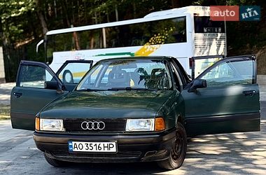 Седан Audi 80 1990 в Тячеве