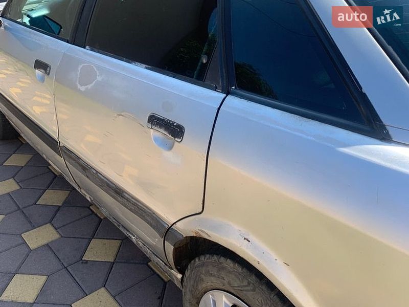 Седан Audi 80 1987 в Виноградові