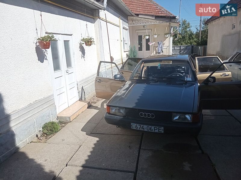 Седан Audi 80 1982 в Берегово