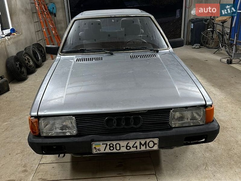 Седан Audi 80 1985 в Глыбокой