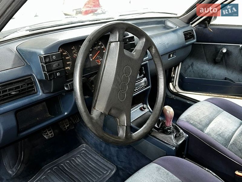 Седан Audi 80 1985 в Глыбокой